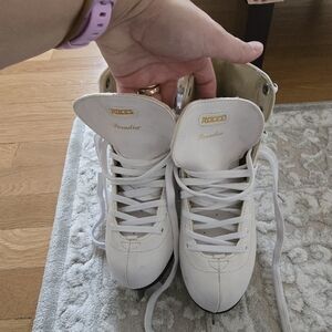 Roces White Skates Sz 3